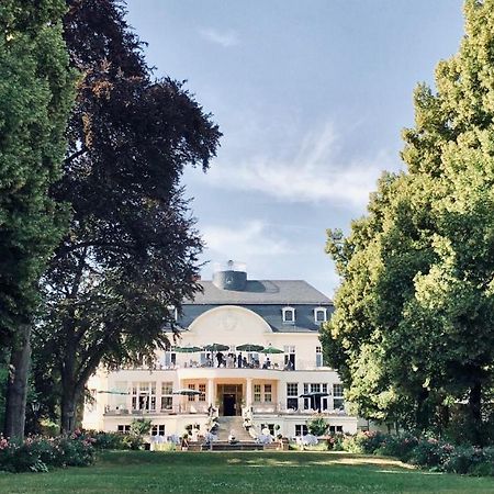 Hotel Schloss Teutschenthal Exteriör bild