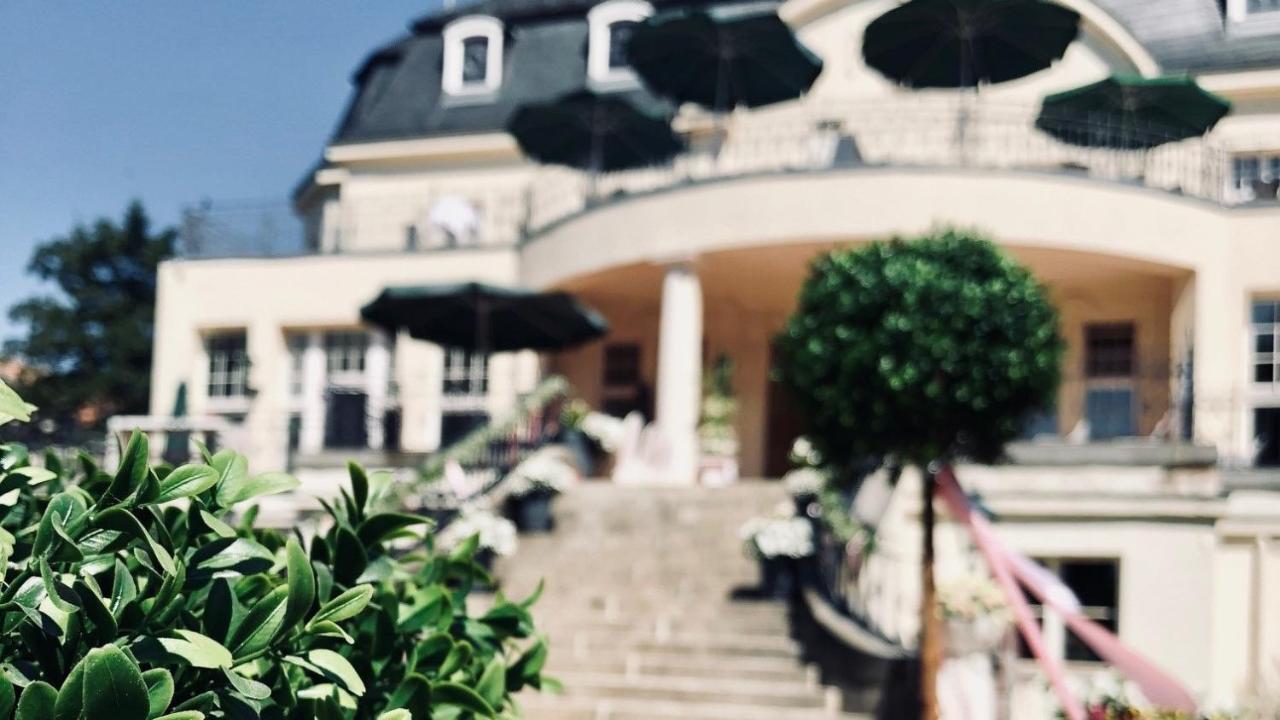 Hotel Schloss Teutschenthal Exteriör bild