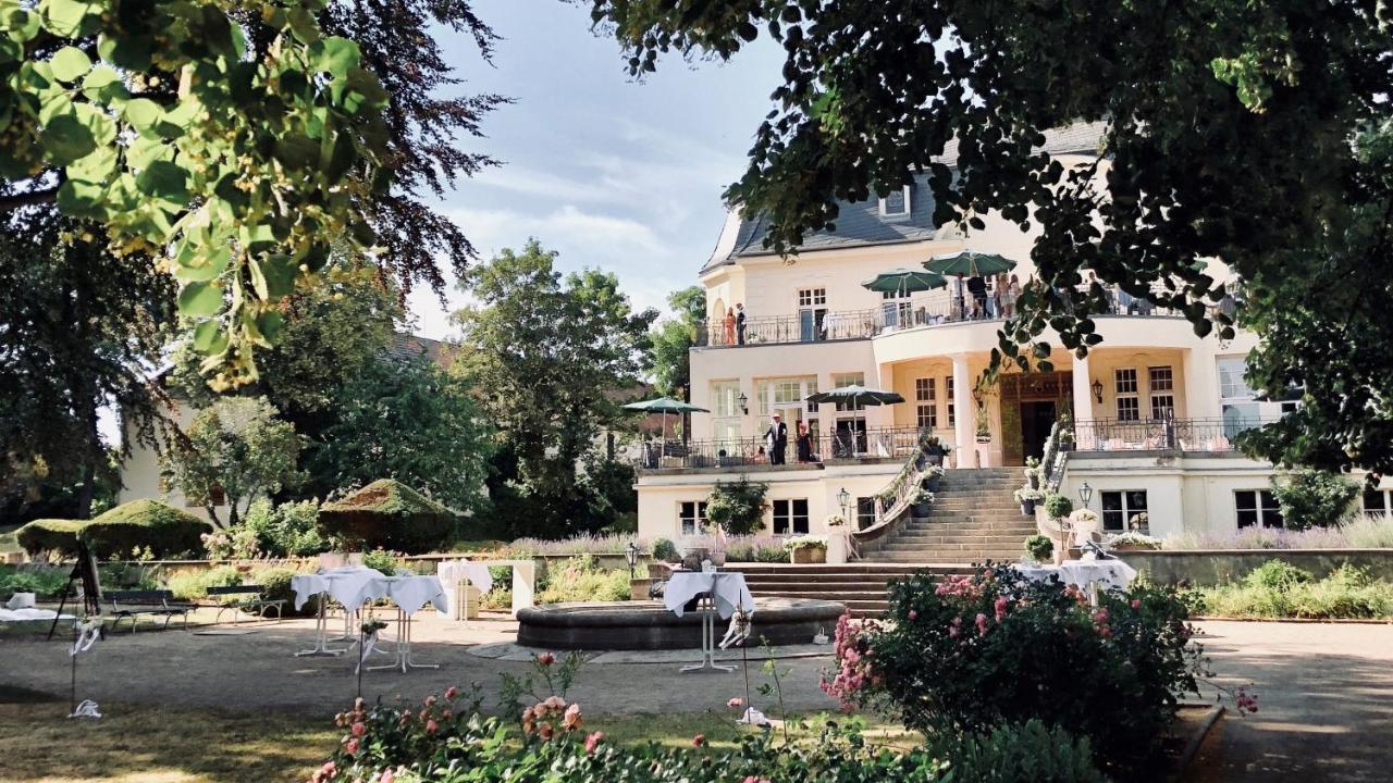 Hotel Schloss Teutschenthal Exteriör bild